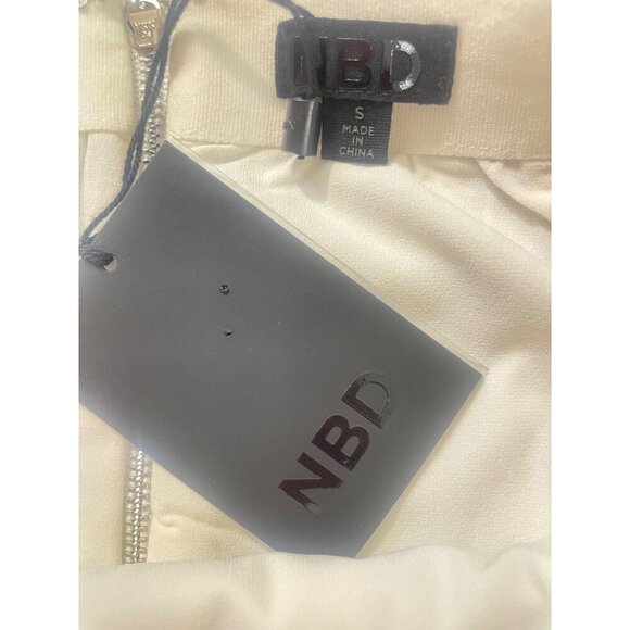 Revolve NBD Embroidered Miniskirt in White Daisy size Small Fits 4 NWT - Picture 6 of 6